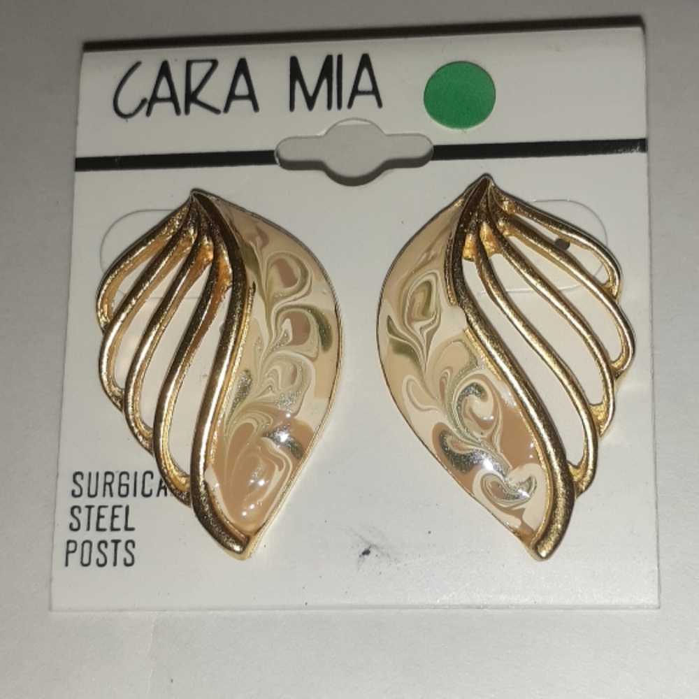 3/$18 💖💫NWT Cara Mia Pierced Enamel Earrings